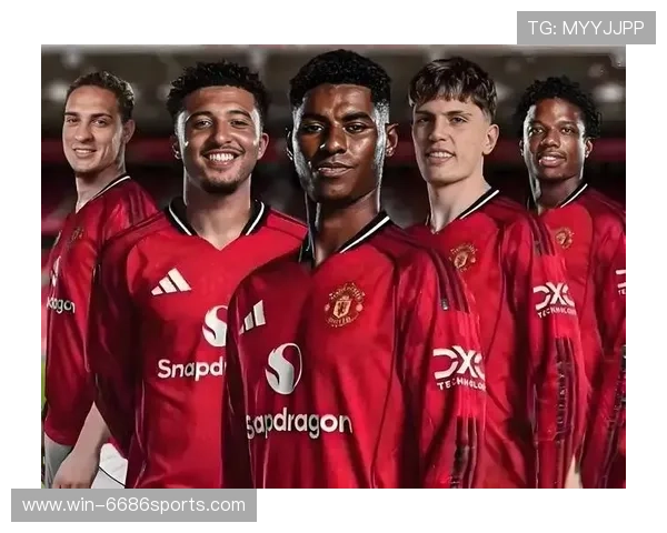 足球球星用心形图案展现热爱与力量，展现竞技场上的激情与温暖